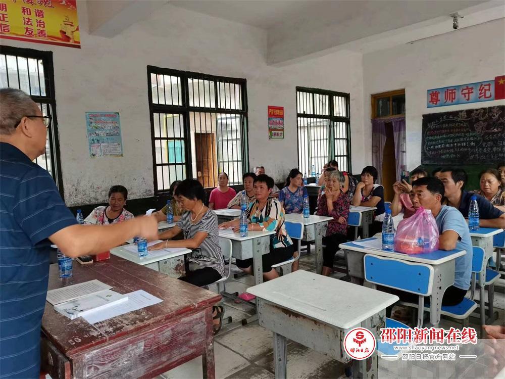 隆回县罗洪镇下罗洪小学召开防溺水家长会